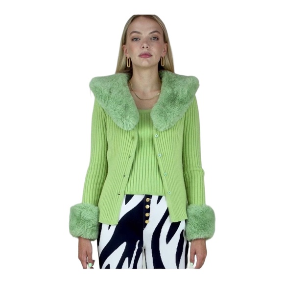 🎈SOLD HOUSE OF SUNNY Lime ribbed cardigan with faux fur cuffs and collar 4 - Picture 5 of 16
